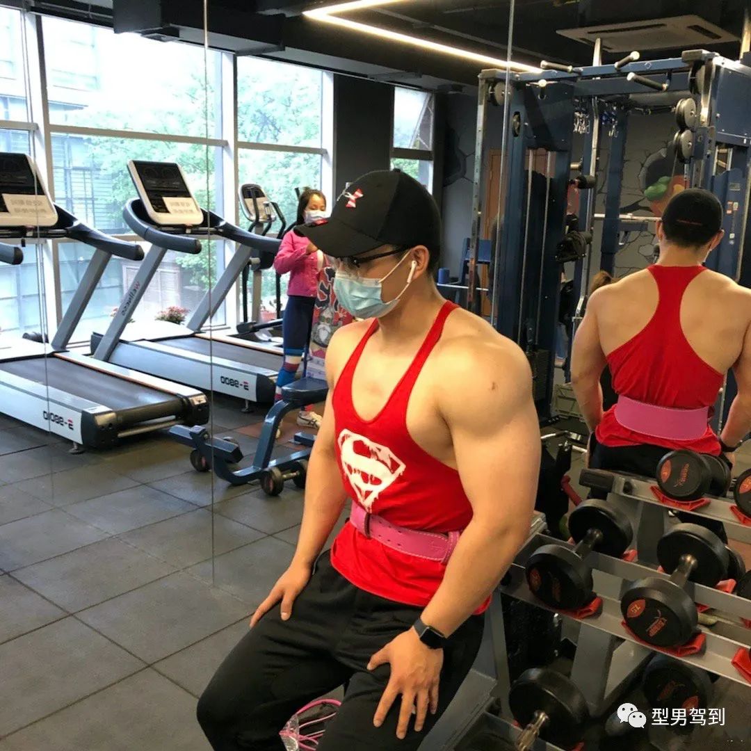 [南瓜]北京肌肉医生引发舔屏，网友纷纷求打针