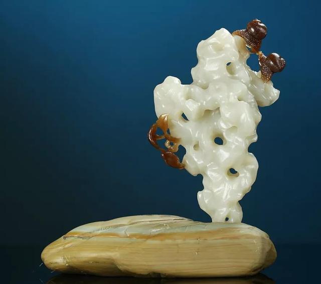 玉雕|以石雕石,有何意趣?为什么奇形怪状的太湖石也能作为玉雕题材?