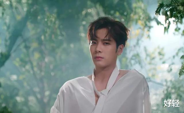 『王嘉尔』王嘉尔，狂吃不胖，越吃越瘦，秘诀是不吃一种食物，李宇春：赞同