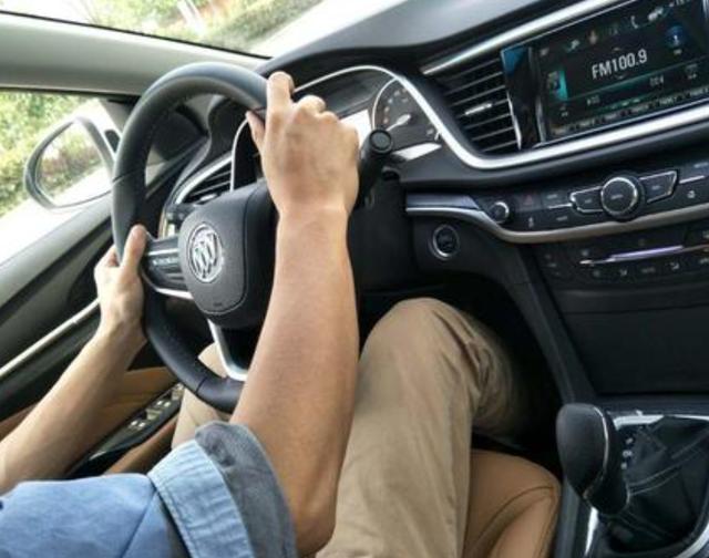 自动挡|自动挡停车先熄火还是先挂P档？一旦搞错顺序，变速箱提前报废