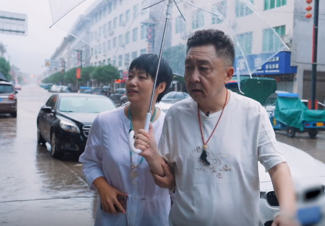 于谦|《幸福三重奏》于谦买渔具上瘾，谁看清一共多少钱？贫穷限制想象