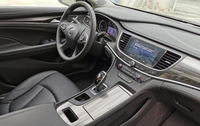 别克君越▲开别克君越的都是什么人？它的性价比高吗？别克君越的小毛病多吗