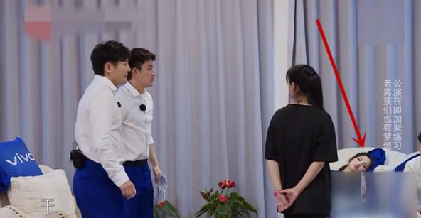 『杨超越』无视《极限挑战》合约，公然睡觉全程无互动，节目组反向操作让人称快