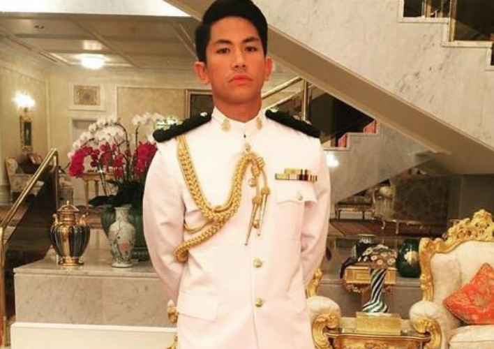 豪车|他拥有20架私人飞机, 7000辆豪车, 王思聪和他比简直被甩几条街!