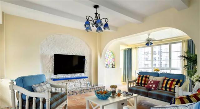 |卧室装窗帘没错，但是太浪费！选这些地方安装，空间更大还美观