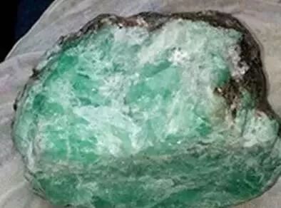 翡翠▲除了缅甸,世界上这些地方也能出产翡翠,甚至还能出A货证书!