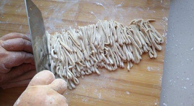 面粉：它是唯一能减肥的面粉，香滑营养，好吃易消化，我家一周吃3次