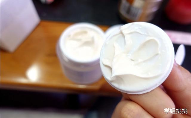 【面霜】油性皮肤要不要用面霜？很多油皮都做错了，还好我涂了