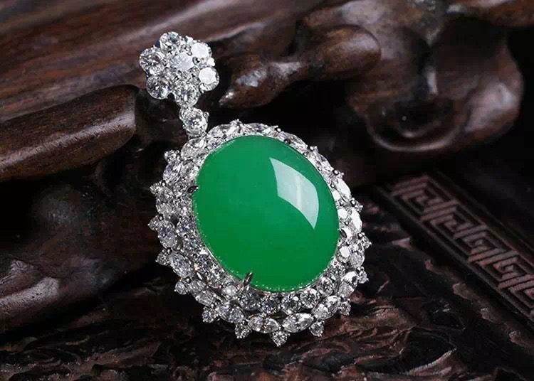 翡翠|8万元和8百元的翡翠有什么区别？