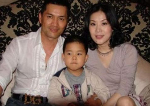 吕良伟|一生3个老婆美若天仙，出行都是私人飞机，这才是人生赢家