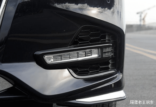 【蒙迪欧】MPV“节油王”!扭矩达480牛米,标配两个空调,油耗4毛,完胜GL8