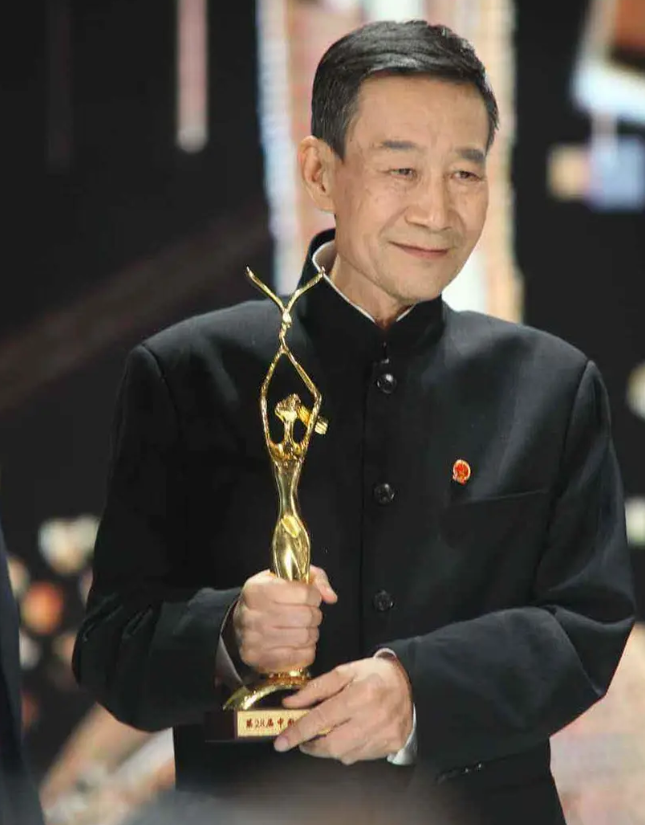 李雪健▲大满贯影帝李雪健,抗癌19年治愈,却与呵护备至的妻子争吵