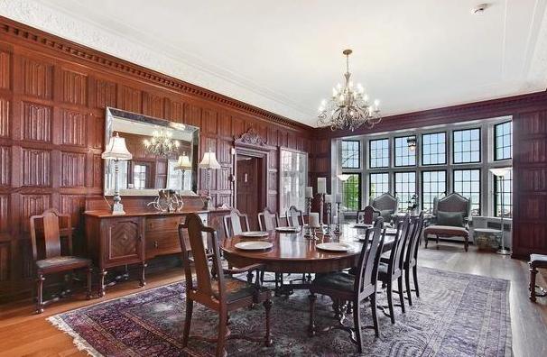 『』参观郭台铭住的豪宅，光占地就好几亩了，内部装修富丽堂皇