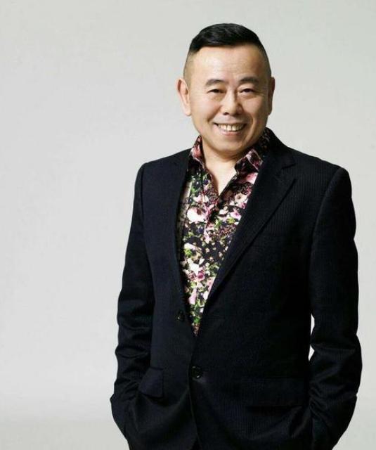 「潘长江」在女厕所居住8年时间，当红时嫌弃妻女，潘长江不为人知的一面