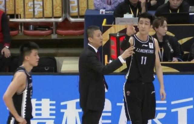 专业裁判？辽媒列举辽篮三次空气犯规，这个裁判到底何方神圣？