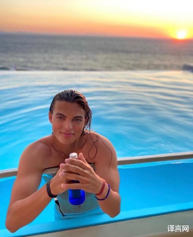 格兰特|英国第一美人18岁儿子秀腹肌公狗腰，邪魅俊美，无法继承富豪父亲遗产