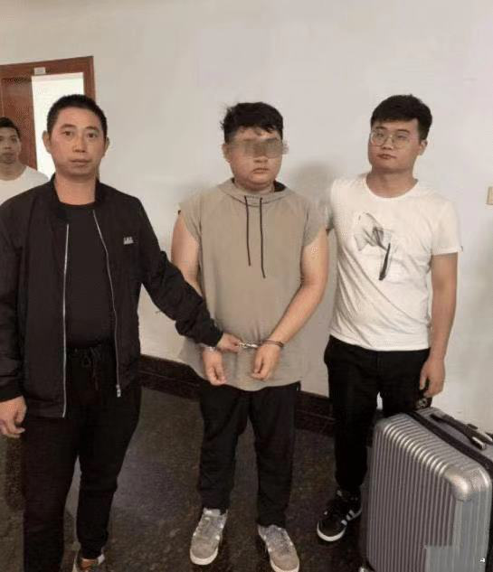 三个月售出40套房子，简直是天才呀！看到销售额，老总蒙了。