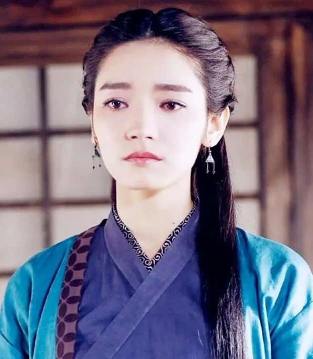 杨幂|杨幂旗下“5朵金花”，前4位都是越来越红，唯独她怎么捧都捧不红