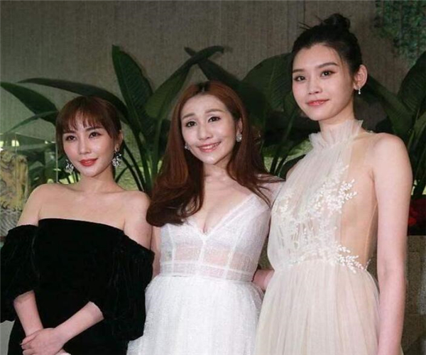 何猷君|使命完成就变脸？奚梦瑶连发两条微博，何猷君的行为举动耐人寻味