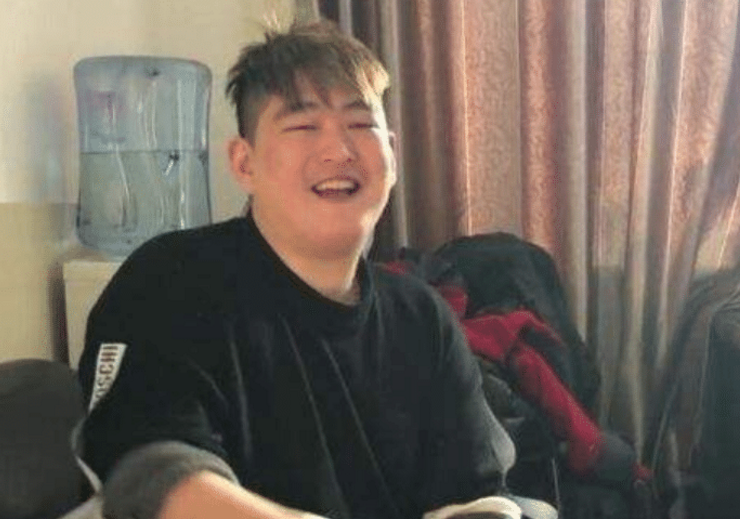 赵本山|赵本山批评儿子“啥也不是”，身为95后，提前发福体重超260斤