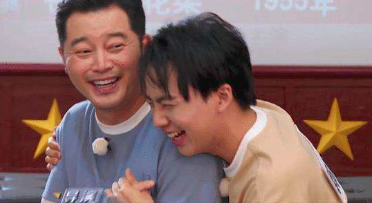 奔跑吧兄弟|原来撕名牌这样拍的,感觉被骗了好多年!网友:还以为在演戏呢!