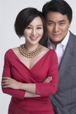「岳丽娜」19岁出道住在地下室，25岁和导演连生3胎，今老公用整部剧捧她！