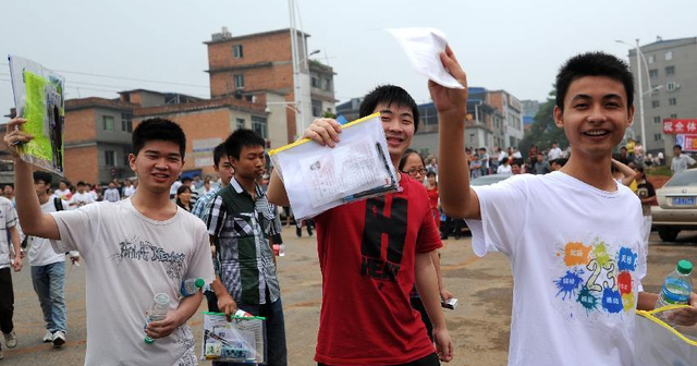 「数学」03年的高考数学题到底有多难？学霸只能过及格线，学渣表示看不懂