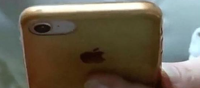 @女子的微信11万零钱不翼而飞，转账记录也没有，致电客服后哭泣！