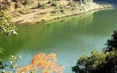 庄子▲庄子在水边钓鱼，这篇短文只有102字，却意出尘外