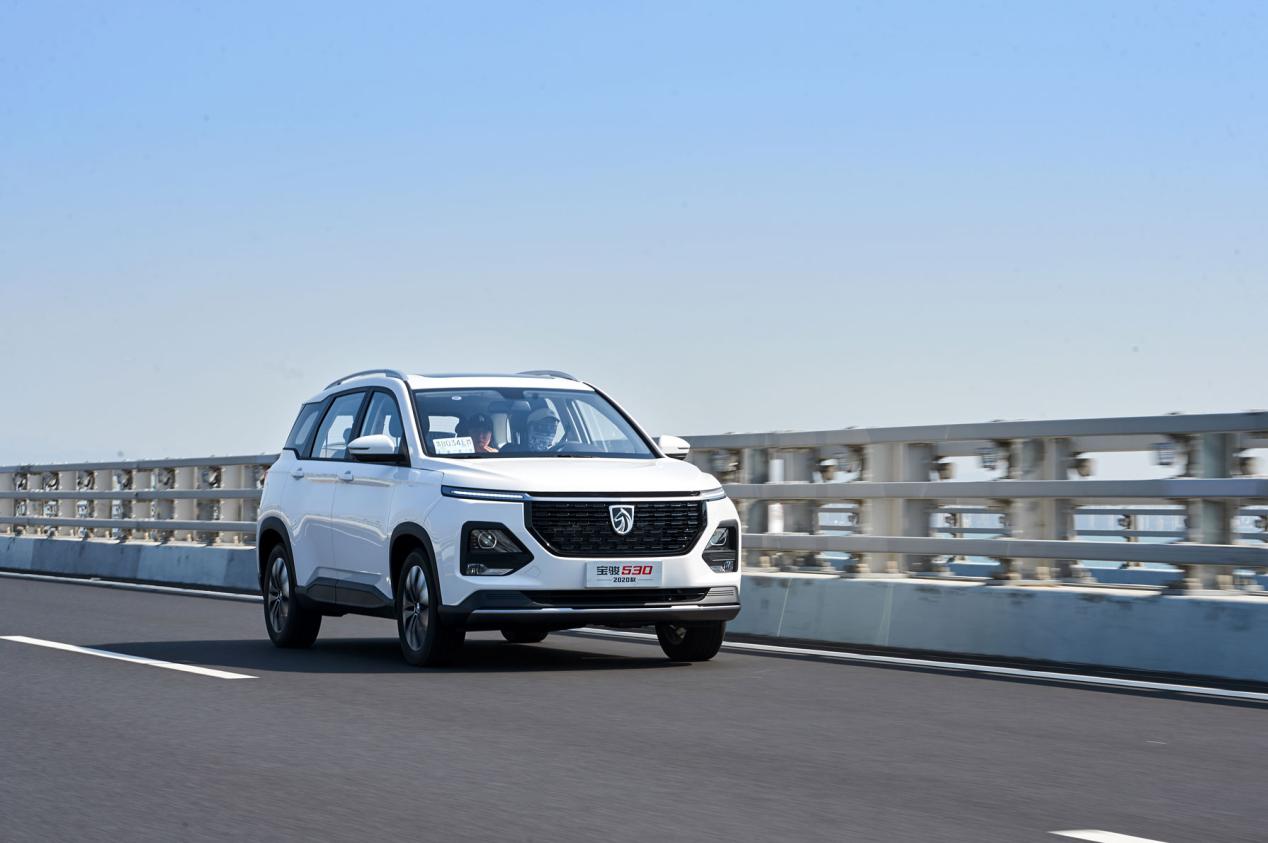 『丰田卡罗拉』?宝骏530和吉利博越对比，理智选择这车更值得一看