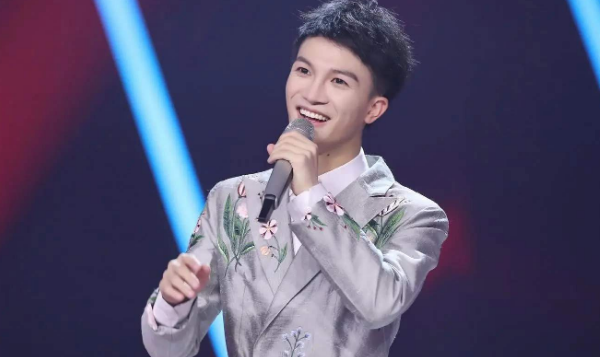 周深|周深一直以来认真对待每一个工作，认真唱每一首歌，锻炼自己