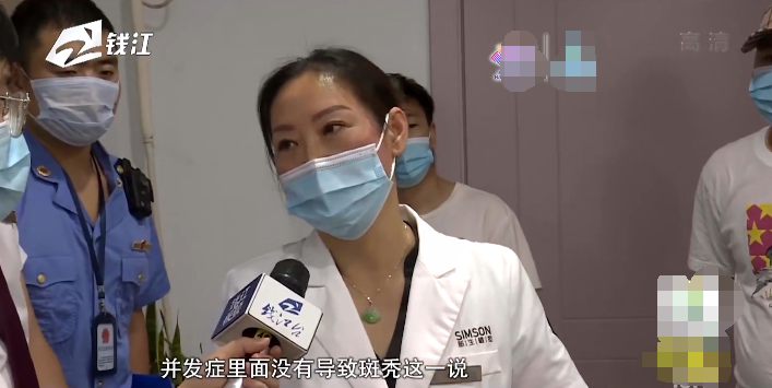 发型|小伙补发际线，一年后连后脑勺都秃了，去找店家维权，店家：有病就去看病！