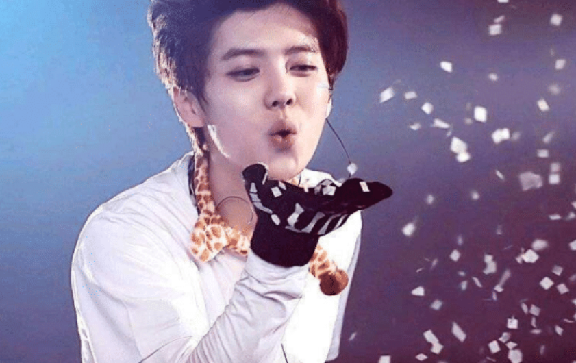 [关晓彤]当年关晓彤拍摄“卫生棉”广告，未P图遭曝光，网友：原来鹿晗好这口