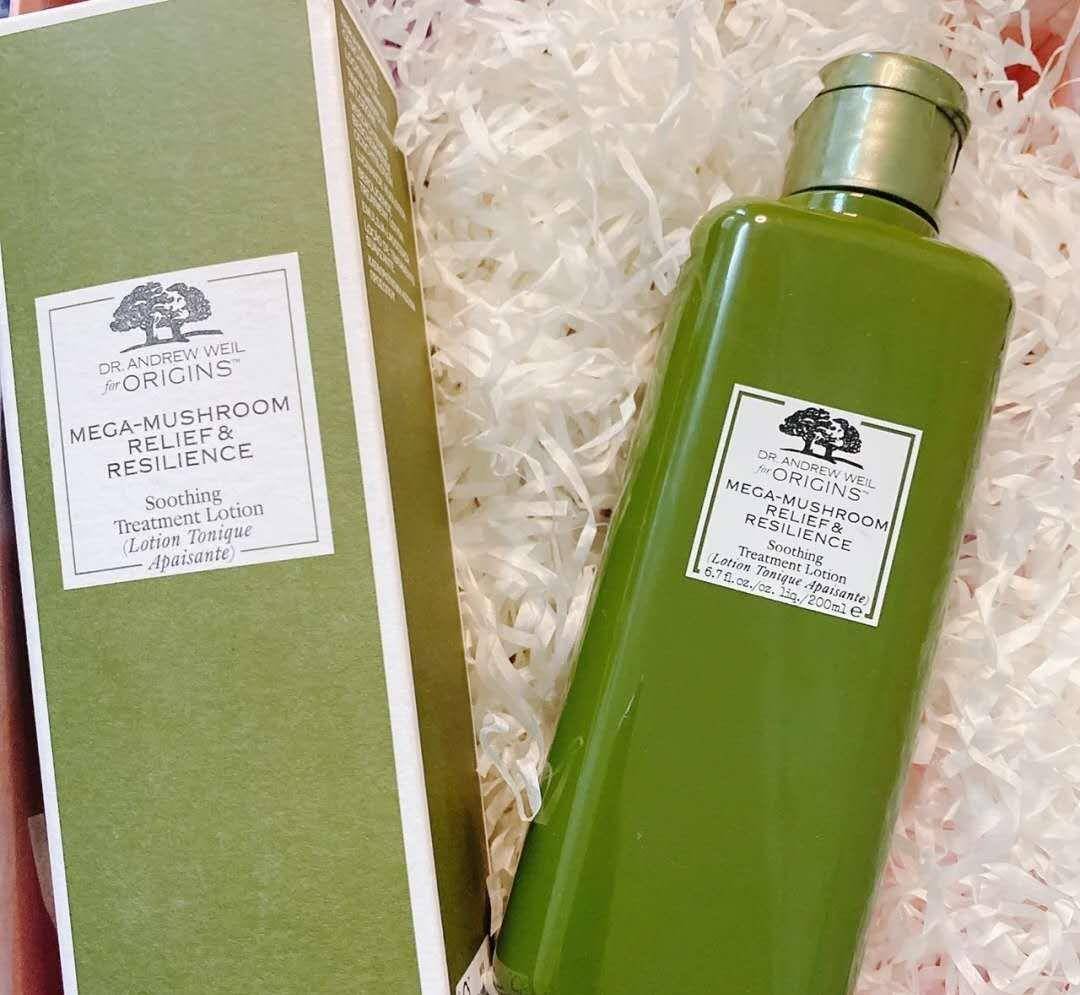 『爽肤水』爽肤水“白名单”，兰蔻粉水水膜都好用，菌菇水消痘“神器”