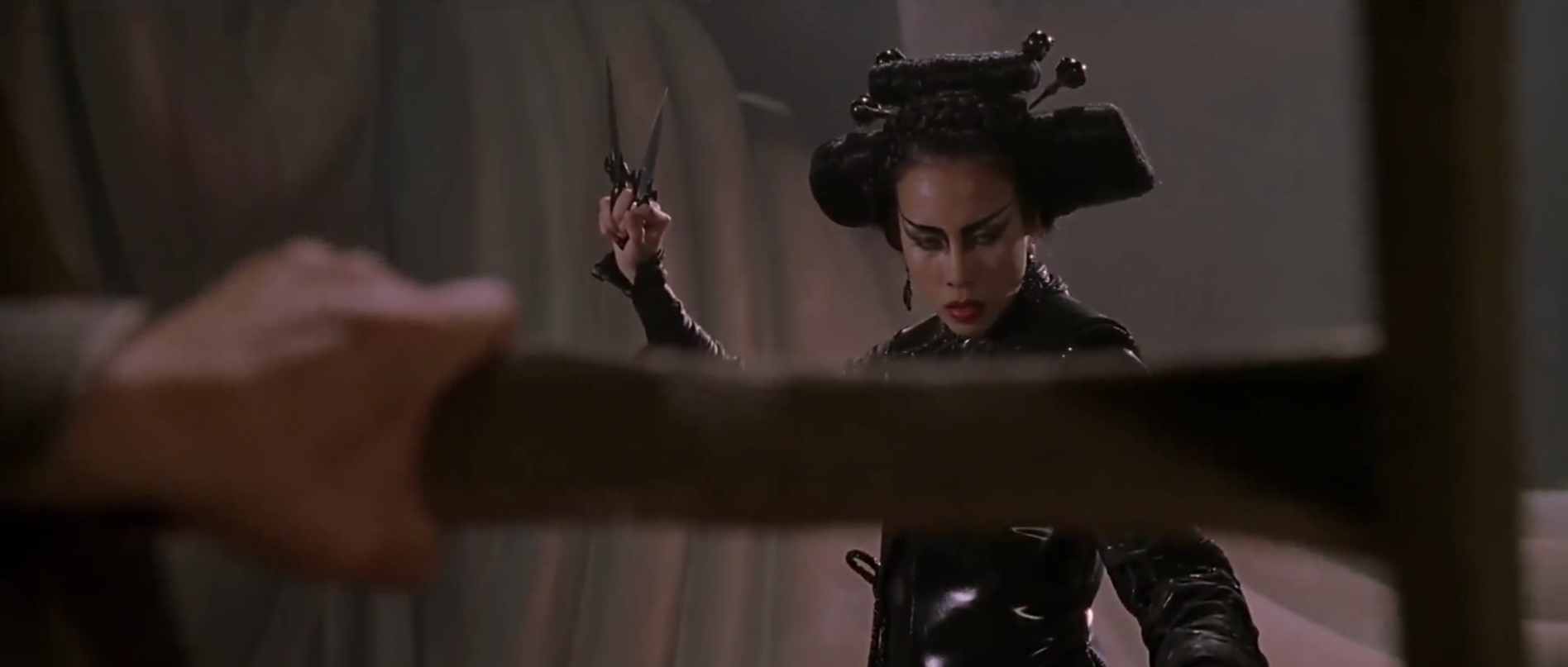 路易斯：2004年，成龙花1亿美元拍《环游地球80天》，成了影迷心中一根刺