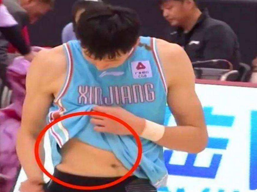 【易建联】姚明的腹肌，易建联的腹肌，孙悦的腹肌，网友：这差距有点大