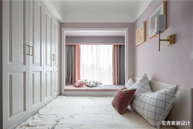 她家坚持走“简美轻奢风”路线，120㎡三房两厅，一进门就被迷住