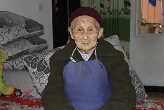 【长寿】寿命长不是多走路和多睡觉，而是坚持以下2件小事，可健康又长寿