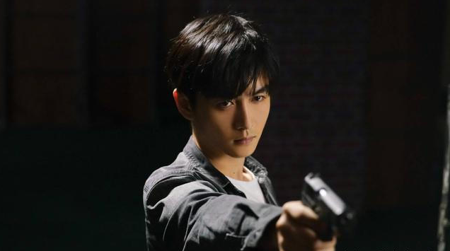 「何鸿燊」王一博陈晓合作颜值遭批，被嘲一个素人一个邋遢，男神形象不在？