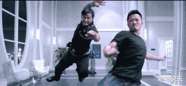 电影|曾经唯一可与李小龙比较的男人,“拳霸”托尼·贾,如今怎么样了?