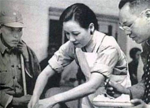 八宝山|17岁嫁54岁将军，22年怀孕16次，死后葬八宝山，名字家喻户晓