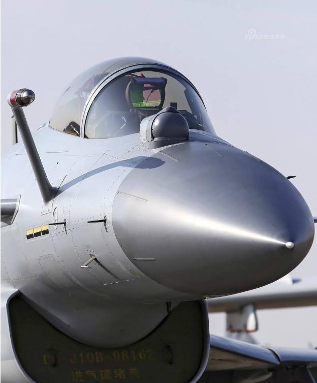 歼-10：只生产50架就停产，性能先进的J10B为何被抛弃？新型号战力比肩“台风”