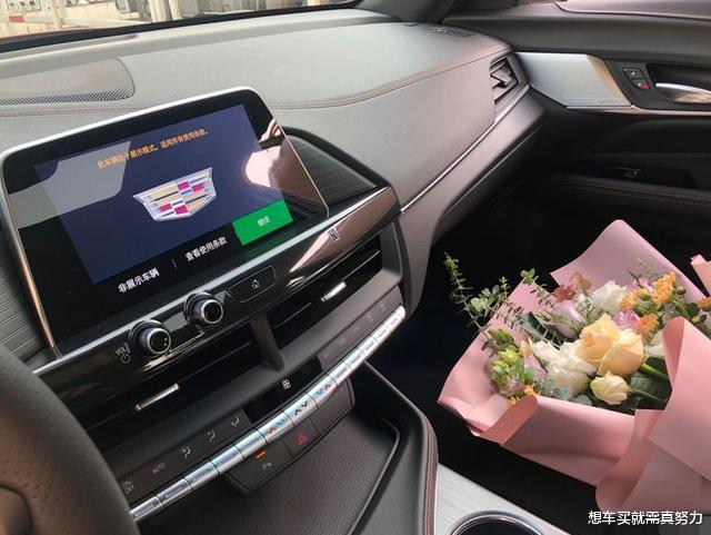 「凯迪拉克」24.5万元拿下凯迪拉克CT4，枫叶红，一千公里后晒出行驶证和油耗