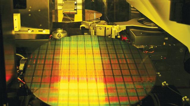 芯片|北大“碳基芯片”，真能完全摆脱ASML光刻机，实现“换道超车”？