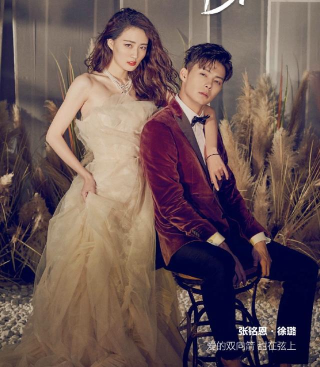 「章子怡」蒋劲夫前女友晒近照，沙滩上被丈夫捧孕肚超浪漫，三个月后将卸货