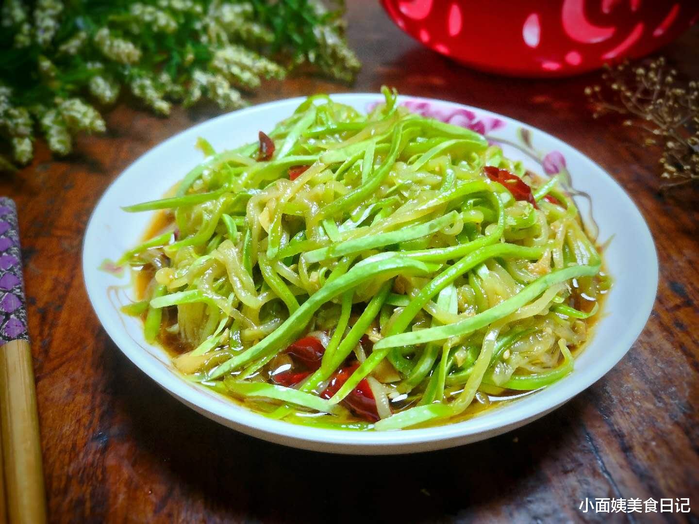 西葫芦|秋天吃这菜正当季,一斤2块钱,洗洗拌拌就能吃,女人常吃皮肤好