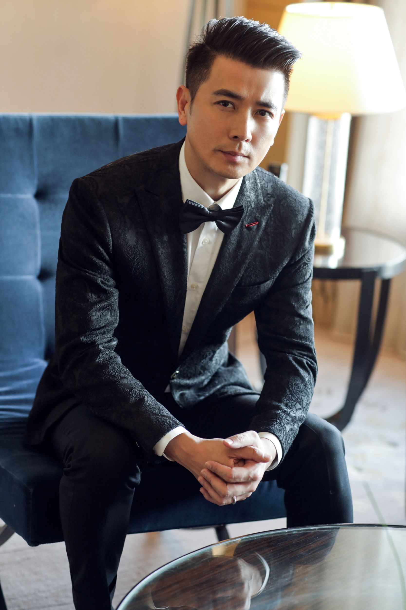 他曾是红遍全国的男神, 如今头发掉光认不出, 第