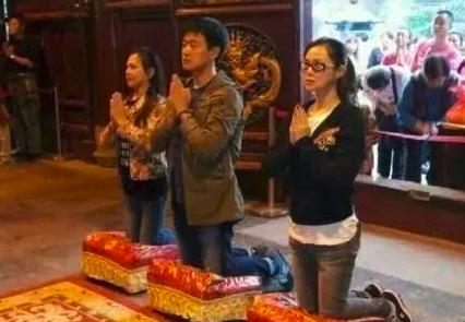佟大为|佟大为一家五口合照曝光，却被指重男轻女，二胎女儿身份曾引猜疑