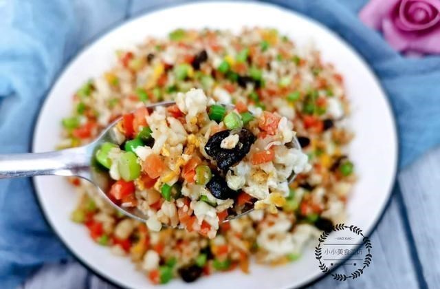 炒饭▲闺蜜用它代替主食,一周瘦了5斤,低脂又饱腹,衣服降到S码