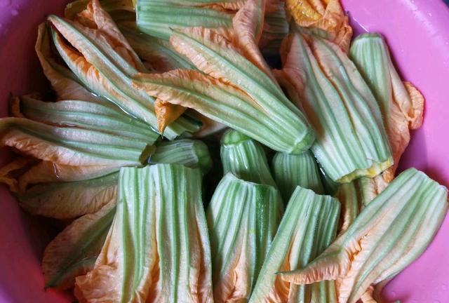 「南瓜」这东西只有夏天才有，出锅比肉还香，适合全家人吃，咳嗽最怕它